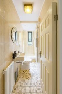 Central London Flat Steps from Piccadilly Circus - 4