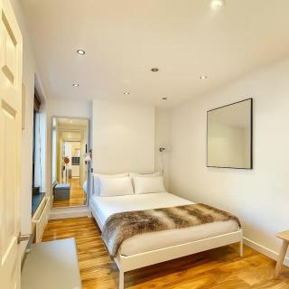 Central London Flat Steps from Piccadilly Circus - 3