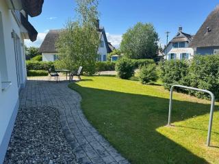 FeWo Königshörn OG Helle Wohnung mit Balkon eigenem eingezäuntem Garten und Nähe zum Meer Hunde herzlich willkommen - 4