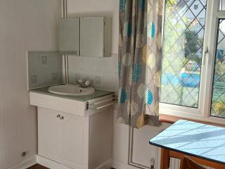 Homestay with calm laptop-friendly rooms - close to beach - 2