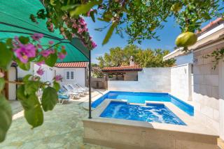 Family friendly house with a swimming pool Skrip, Brac - 17345 - 1