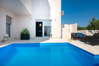 Family-friendly apartments with swimming pool Vir - 21760 - 2
