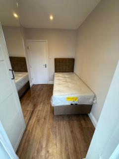 Beautiful Modern 3 Bedroom Home - 8