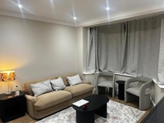 Beautiful Modern 3 Bedroom Home - 4