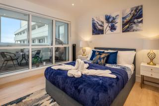 Modern Apartment Cinema, Gym & Games Access - 9