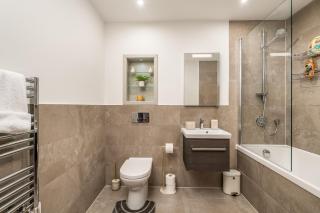 Modern Apartment Cinema, Gym & Games Access - 1