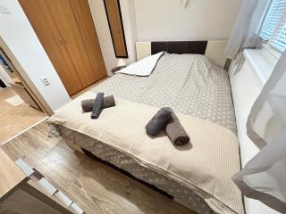 Sunlight Suite - free private parking - central - 8