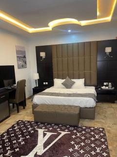 Mainstay Luxury Hotel - 4