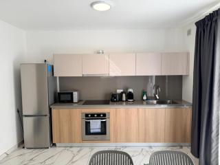 Family Friendly 2 Bedroom Apartment - By HostMT - 6