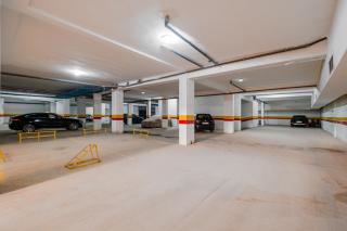 2BR Retreat in Hivernage Pool, Balcony & Parking - 7