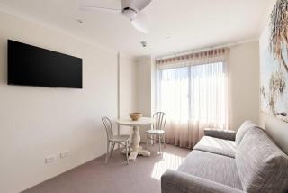 King Bed with Sofa Bed Studio at Manly - 3min walk to Corso & Manly Beach - 6