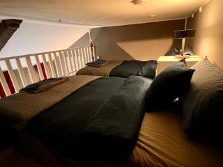 Centrally-located Unique Private apartment with 3 floors - 7