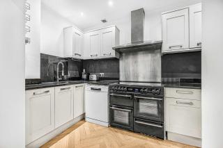 Fitzroy Garden - Fitzrovia - by Frankie - 1