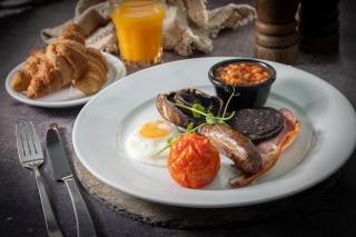 Sure Studio by Best Western Brackenborough Lakes & Resort - 8