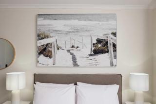 Queen Bed with Balcony at Manly - 3min walk to Corso & Manly Beach - 3