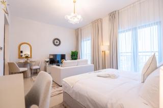 Stylish Studio with Golf Course Views Yas Island - 3