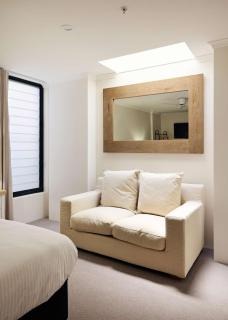 Queen Bed Studios with Sofa at Manly - 3min walk to Corso & Manly Beach - 1