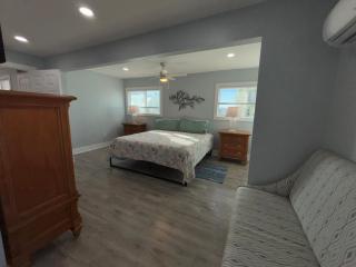 Grouper- NEW Remodel Entire Unit Kit Washer Dryer Upstairs 3Mi to Beach - 3