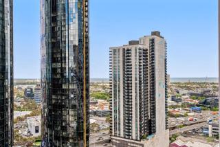 Modern 2 BR Apt - Near MCG & Crown Casino - 5