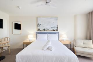 Queen Studios with Sofa Bed at Manly - 3min walk to Corso & Manly Beach - 6