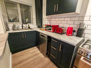 Newly refurbished One Bedroom House With Garden - Merton - 8