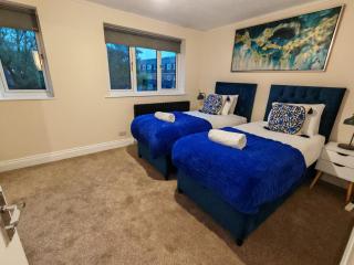 Newly refurbished One Bedroom House With Garden - 5