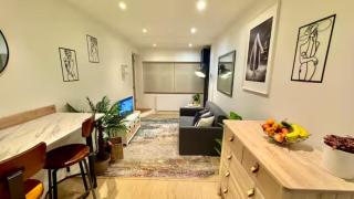 Modern flat near Hampstead with free parking - 1