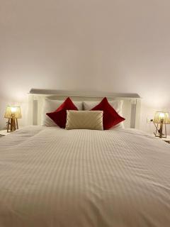 Central Cozy Apartment - 6