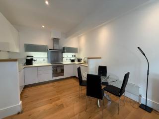 Modern 2 Bedroom Apartment in Kings Cross, London, N1 - 3