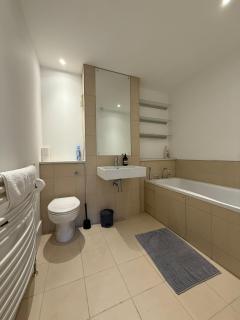 Modern 2 Bedroom Apartment in Kings Cross, London, N1 - 1