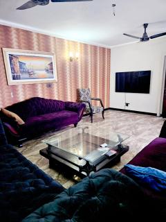 Virano Executive Guest House - Karachi - 1