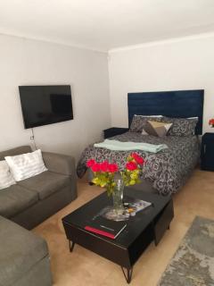 Long Avenue Guest House - 9