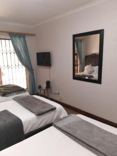 Long Avenue Guest House - 2