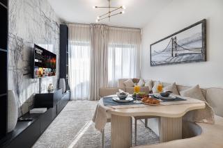 Deluxe Binghatti Suites by Hostiva - Burj View - 8
