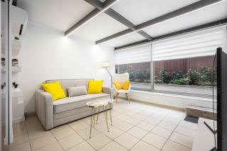 Urban Patio Apartment - 4