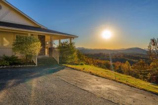 Stylish Home with Hot Tub & Fire Pit - 4