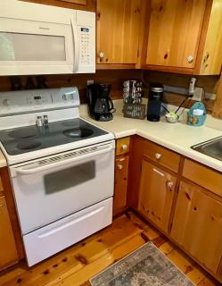 Blue Ridge Cozy Cabin-Hot Tub & Dog Friendly - 7