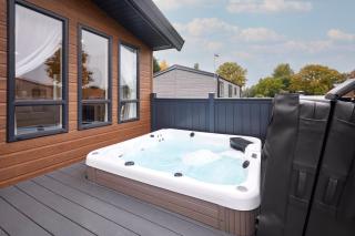 Grace Louise Retreat with Hot Tub - 0