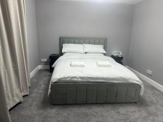 3 Bedroom Apartment City Centre - Edinburgh - 6