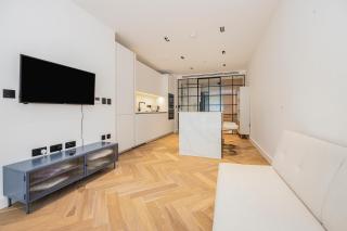 Charming 1-Bed London Flat with Private Balcony - 7