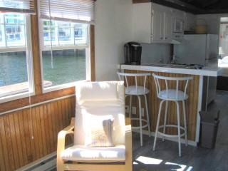 Blue Pearl Houseboat in Boston Harbor Wifi, A/C, - 7