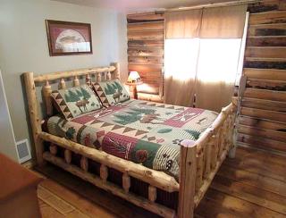 Magnificent Log Cabin with Mountain Views near Yellowstone National Park, Montana - 8