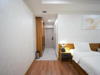 Avant Express Hotel Pool&Spa - 6