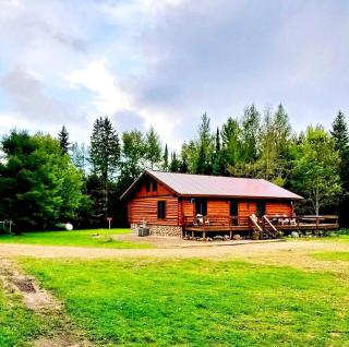 Superb Log Cabin Rental for Groups near Munising and Pictured Rocks National Lakeshore, Michigan - 9
