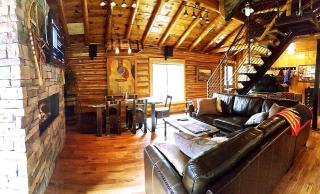 Superb Log Cabin Rental for Groups near Munising and Pictured Rocks National Lakeshore, Michigan - 8