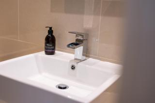 Windsor Street Apartment - 8