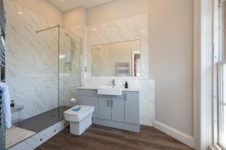 Windsor Street Apartment - 6