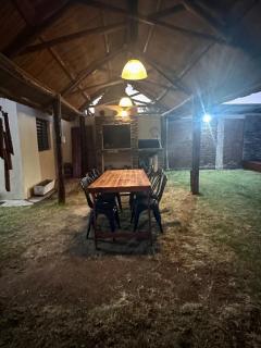 Casa con pileta y quincho - San Martín - 1