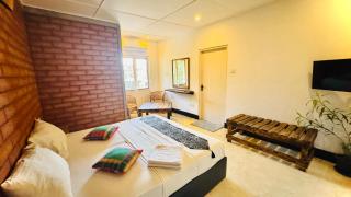 LOUIS LAKE VILLA - 8