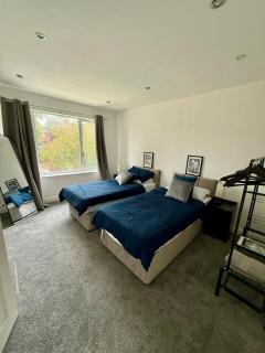 Contractors - Families - FREE Parking - QMC - 9